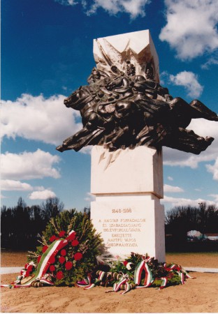 1848- 49-es forradalom és szabadságharc emlékmű, Martfű, mészkő, bronz, 3 m